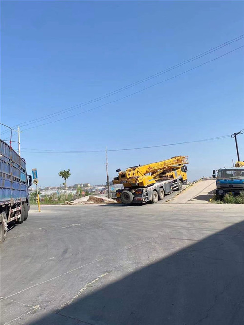 海拉尔区25吨吊车的租赁价格大概是多少？